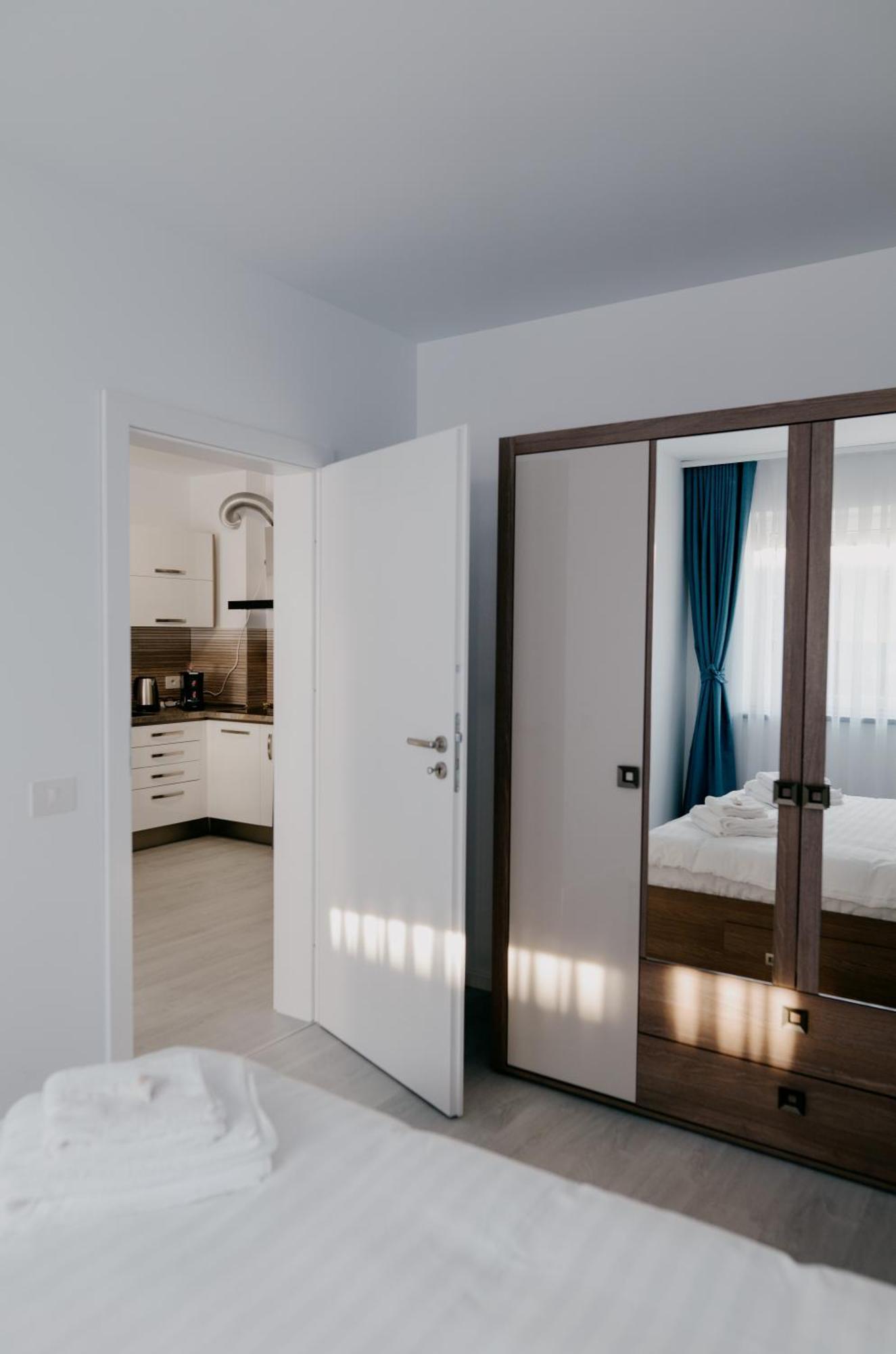 Royal Blue Property Oradea Exterior foto