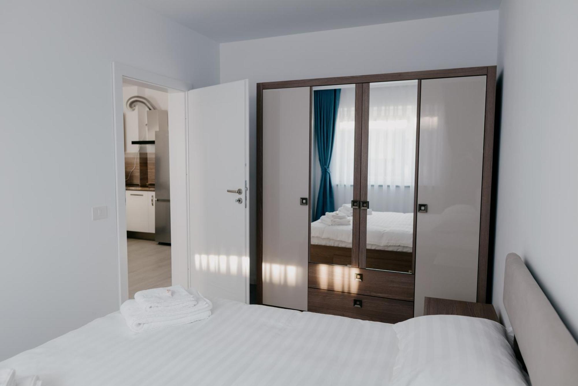 Royal Blue Property Oradea Exterior foto